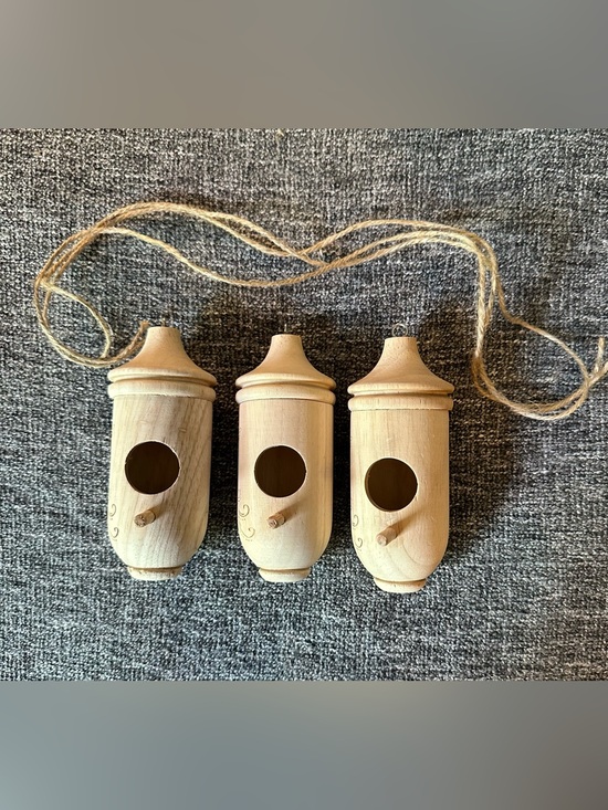 Amazon Other - Wooden Hummingbird hanging bird nests • comes with coconut fiber bedding
